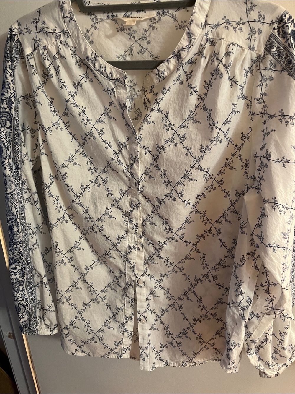Lucky Brand White and Navy Floral Lattice Button-Up Blouse